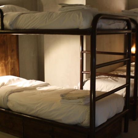 N1 Hostel Apartments And Suites Santarém Rum bild